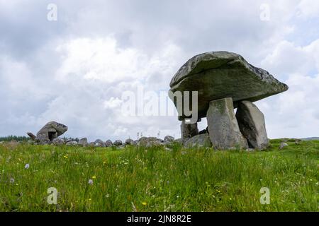 Ein Blick auf die Kilclooney Dolmen in der Grafschaft Donegal in Irland Stockfoto