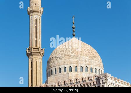 Die große Moschee von Mustafa ist eine osmanische Moschee mit zwei Minaretten in Sharm El Sheikh, Sinai Halbinsel, Ägypten. Stockfoto