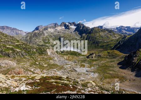 Blick über den Oberstpass in den Berner Alpen mit Titlis und Stockfoto