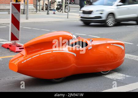 Orange Auto in Berlin Stockfoto