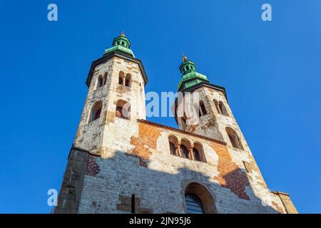Die weiße Fassade der St. Andreas-Kirche in Krakau. Religion Stockfoto