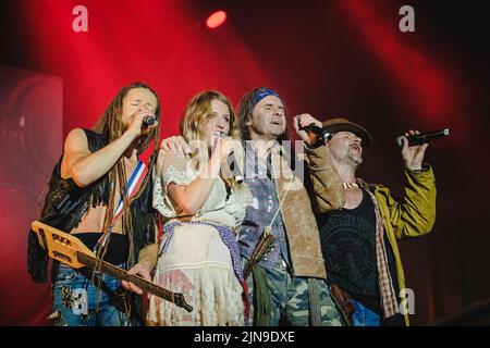 Flumserberg, Schweiz. 29., Juli 2022. Die schwedische Gruppe Rednex gibt während der "die Mega 90s Party" ein Live-Konzert im Rahmen des Flumserberg Open Air 2022. (Foto: Gonzales Photo - Tilman Jentzsch). Stockfoto