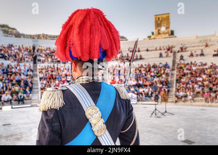 Syrakus Sizilien Italien - 06 2022. Juni: Offizier der Carabinieri mit der historischen Uniform aufgereiht anlässlich der historischen Feier er Stockfoto