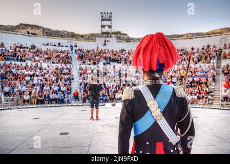 Syrakus Sizilien Italien - 06 2022. Juni: Offizier der Carabinieri mit der historischen Uniform aufgereiht anlässlich der historischen Feier er Stockfoto