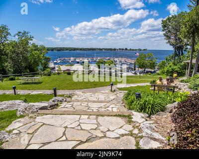 Harbor View Park mit Blick auf den Yachthafen und Lake Michigan in Egg Harbor in Door County Wisconsin USA Stockfoto