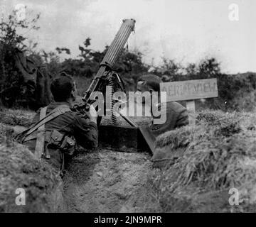 WESTFRONT, BELGIEN - um 1916 - Britische Soldaten Mann eine Vickers Maschinengewehr Position an der Westfront während des Ersten Weltkriegs genannt 'Luftaufnahme Stockfoto