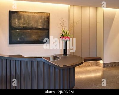 Detail der Rezeption. 30 St James' Square, London, Großbritannien. Architekt: Eric Parry Architects Ltd, 2021. Stockfoto