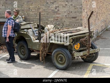 Willys Jeep mit Rüstung am Lincoln Wochenende der 40er Jahre, Lincoln Cathedral Quarter, 23.. Juli 2022 Stockfoto