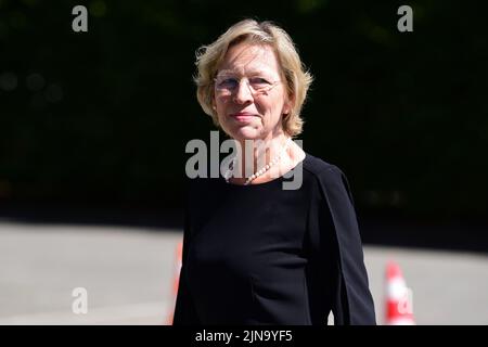 Hamburg, Deutschland. 10. August 2022. Fußball: Hamburger SV, Trauerfeier für Uwe Seeler im Volksparkstadion. Zur Trauerfeier kommt die Senatorin Dorothee Stapelfeldt. Quelle: Daniel Bockwoldt/dpa/Alamy Live News Stockfoto