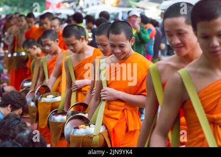 Morgengabe an Mönche, Luang Prabang, Laos Stockfoto