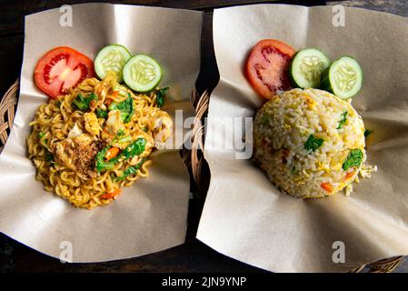 Mie Goreng und Nasi Goreng Stockfoto