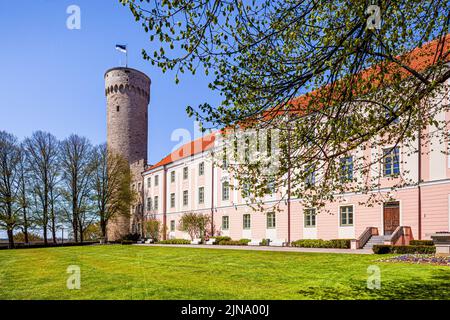 Das parlamentsgebäude (Riigikogu) auf dem Toompea-Hügel in der Altstadt von Tallinn, der Hauptstadt Estlands Stockfoto