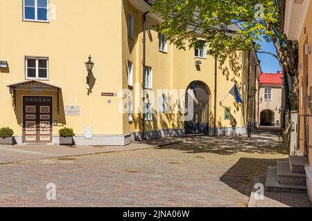 Rahukohtu - eine Straße in der Oberstadt in der Altstadt von Tallinn, der Hauptstadt Estlands Stockfoto