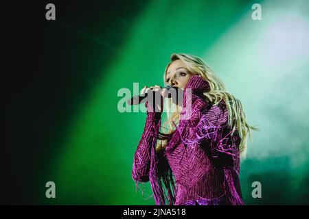 Flumserberg, Schweiz. 31., Juli 2022. Die österreichische Schlagersängerin Melissa Naschenweng spielt ein Live-Konzert während der Großen Schlagerparty im Rahmen des Flumserberg Open Air 2022. (Foto: Gonzales Photo - Tilman Jentzsch). Stockfoto