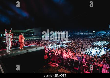 Flumserberg, Schweiz. 01., August 2022. Die Schweizer Schlagerband Stubete Gäng spielt ein Live-Konzert während der Großen Schlagerparty im Rahmen des Flumserberg Open Air 2022. (Foto: Gonzales Photo - Tilman Jentzsch). Stockfoto