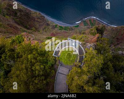 Luftaufnahme des Skywalk über Cabo Girao, Camara de Lobos, Madeira, Portugal Stockfoto