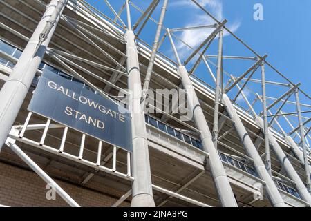 Der Gallowgate-Stand befindet sich im Stadion St. James' Park, dem Fußballstadion der Newcastle United in Newcastle upon Tyne, Großbritannien. Stockfoto