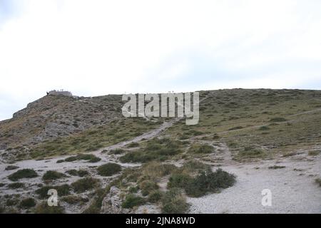Dagestan, Russland. 08. August 2022. Blick in den Sulak Canyon, eine Touristenattraktion im Dagestan, ist eine der tiefsten Schluchten der Welt und die tiefste in Europa. (Foto von Maksim Konstantinov/SOPA Images/Sipa USA) Quelle: SIPA USA/Alamy Live News Stockfoto