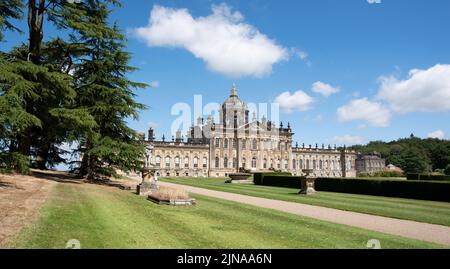 Die Südfassade von Castle Howard und der formelle Garten Stockfoto