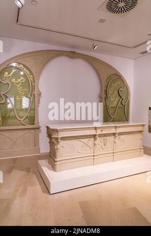 Theke und Bogen, um 1904, Holz und Glas, Can Banqué, Museu de Mallorca, Palma, Mallorca, Spanien Stockfoto