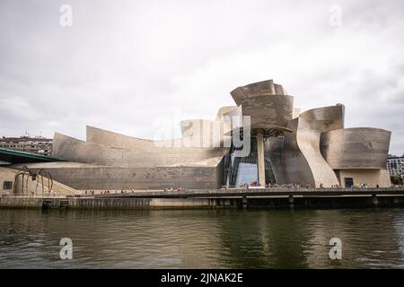 Außenansicht des Guggenheim Museums in Bilbao, Spanien Stockfoto