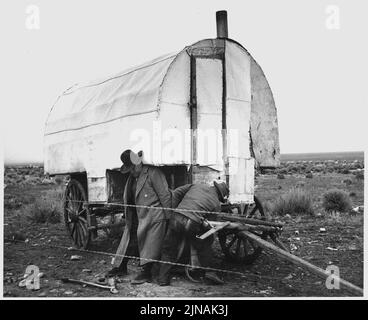 Taos County, New Mexico. Damit die Räder dieses Schafhirten-Waggons für den Tri gefettet werden können. . . Stockfoto