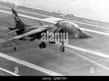 TAV-8A Landung USS Roosevelt 1976 Stockfoto