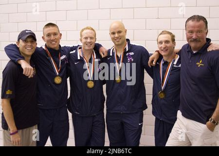 Das Team Navy-Coast Guard schwimmt bei den Warrior Games 2012 120505 um Gold Stockfoto