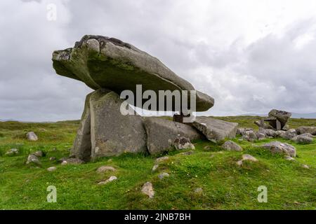 Ein Blick auf die Kilclooney Dolmen in der Grafschaft Donegal in Irland Stockfoto