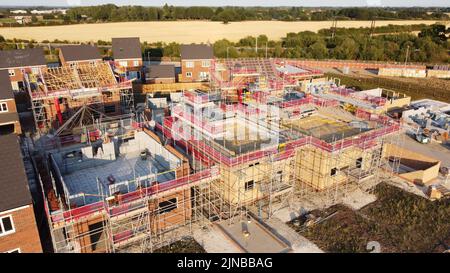 Luftaufnahme der Baustelle beim Bau neuer Wohnhäuser Stockfoto