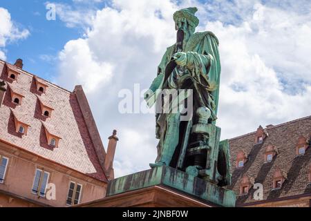 Statue de Johannes Gutenberg in der Altstadt von Straßburg, Frankreich Stockfoto