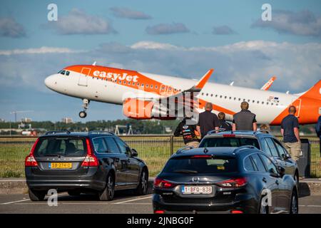 Amsterdam Shiphol Airport, Polderbaan, eine von 6 Start- und Landebahnen, Spotter Spot, Flugzeuge aus nächster Nähe, OE-ICM, easyJet Europe Airbus A320-200 Stockfoto