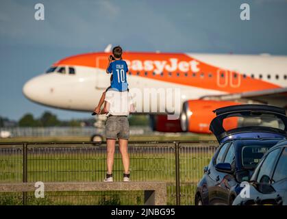 Amsterdam Shiphol Airport, Polderbaan, eine von 6 Start- und Landebahnen, Spotter Spot, Flugzeuge aus nächster Nähe, easyjet,