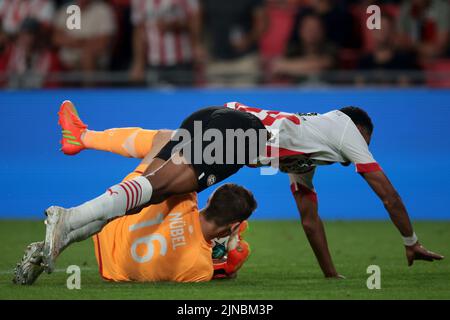 EINDHOVEN - (lr), Alexander Nubel von AS Monaco, Jordan Teze von PSV während des dritten Qualifikationsrunden-Spiels der UEFA Champions League zwischen PSV Eindhoven und AS Monaco am 9. August 2022 im Phillips Stadium in Eindhoven, Niederlande. ANP | Dutch Height | JEROEN PUTMANS Stockfoto