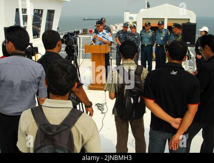 Tentara National Indonesia Surgeon General Marseille Muda Mariono liefert Bemerkungen während einer Media Availability Tour - 4772945132 Stockfoto