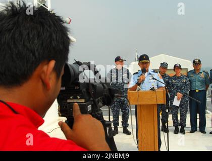 Tentara National Indonesia Surgeon General Marseille Muda Mariono liefert Bemerkungen während einer Media Availability Tour - 4772307101 Stockfoto