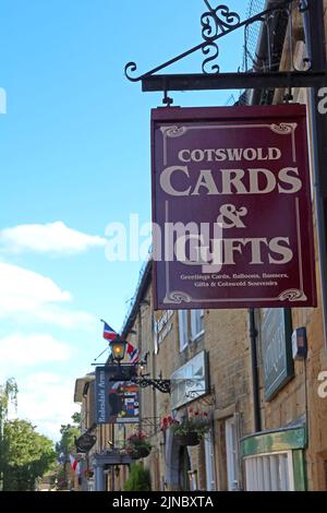 Cotswold Cards & Gifts, High St, Moreton-in-Marsh, Evenlode Valley, Cotswold District Council, Gloucestershire, England, Großbritannien, GL56 0LW Stockfoto