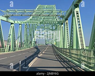 Silver Jubilee Bridge (ursprünglich die Runcorn-Widnes Bridge), Halton, CHeshire, England, Großbritannien Stockfoto