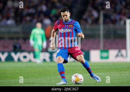 BARCELONA - APR 18: Jordi Alba in Aktion während des La Liga-Spiels zwischen FC Barcelona und Cadiz CF am 18. April 2022 im Camp Nou Stadion in Barce Stockfoto