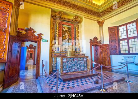 CERTOSA DI PAVIA, ITALIEN - 9. APRIL 2022: Historische Innenräume des Palazzo Ducale, heute Certosa Museum, am 9. April in Certosa di Pavia, Italien Stockfoto