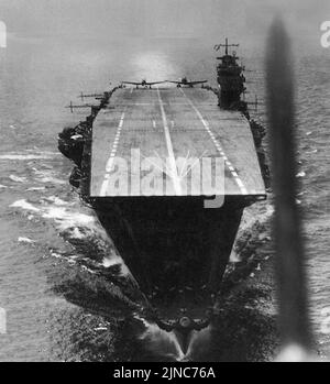 Der japanische Flaggschiff-Carrier Akagi aus der Sicht eines abfliegenden Flugzeugs. Dieser Träger nahm an dem Angriff auf Pearl Harbor Teil und wurde schließlich am 1942. Juni in der Schlacht von Midway versenkt Stockfoto