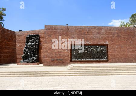 Das Aufstandsdenkmal des Warschauer Ghettos am Holocaust-Mahnmal Yad Vashem in Jerusalem, Israel. Stockfoto