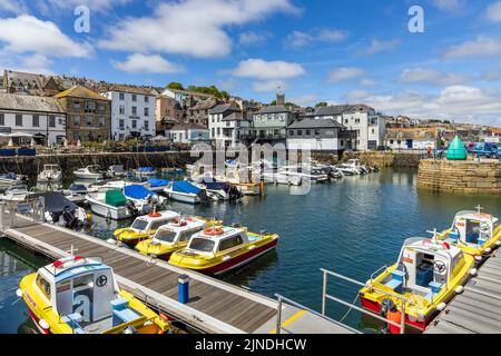 Boote im Hafen von Falmouth, Cornwall, England. Stockfoto