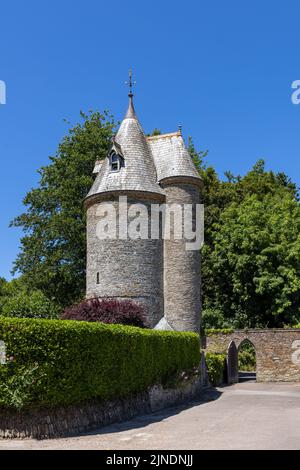 Der alte Wasserturm, das Trelissick House und die Gärten in Cornwall Stockfoto