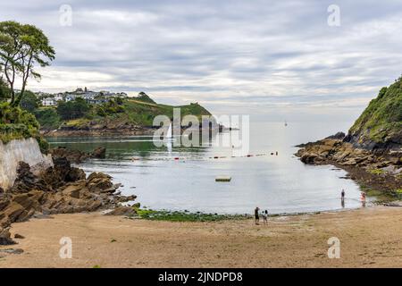 Readymoney Cove Beach in der Nähe von Fowey, gegenüber der Mündung des Flusses Fowey und Polruan, Cornwall. Stockfoto