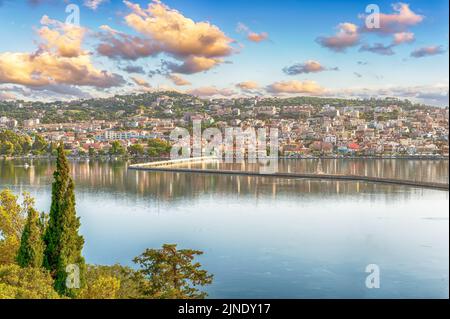 Landschaft mit De Bosset Brücke in Argostoli, Kefalonia, Griechenland Stockfoto