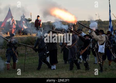 Vivat Vasa 2022 Schlacht bei zwei Vasas 1626 Nachstellung in Gniew, Polen. August 6. 2022 © Wojciech Strozyk / Alamy Stock Photo *** Ortsüberschrift *** Stockfoto