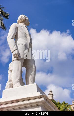 Statue des kubanischen Revolutionärs Carlos Manuel de Céspedes auf der Plaza de Armas in Havanna, Kuba. Stockfoto