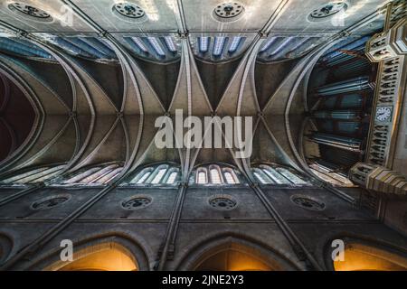 Innenansicht der Saint Martin Kirche in der Altstadt von Pau, Frankreich Stockfoto