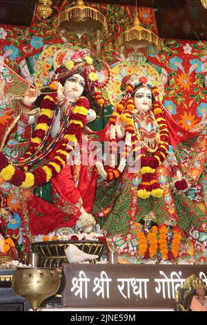 Skulpturen von radha govindji im ahmedabad iskcon Tempel, Gujarat Stockfoto